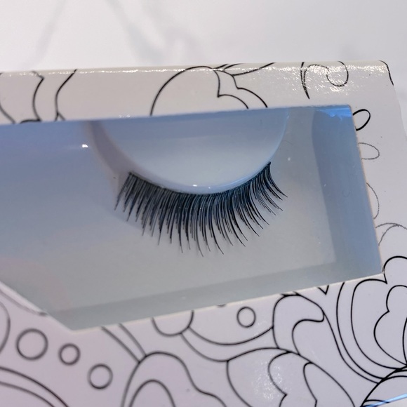 NWT False Lashes - Picture 3 of 3
